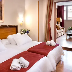 3* Otel Reina Cristina